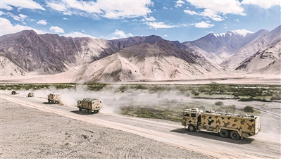 配资的好处 陆军某部组织机动训练